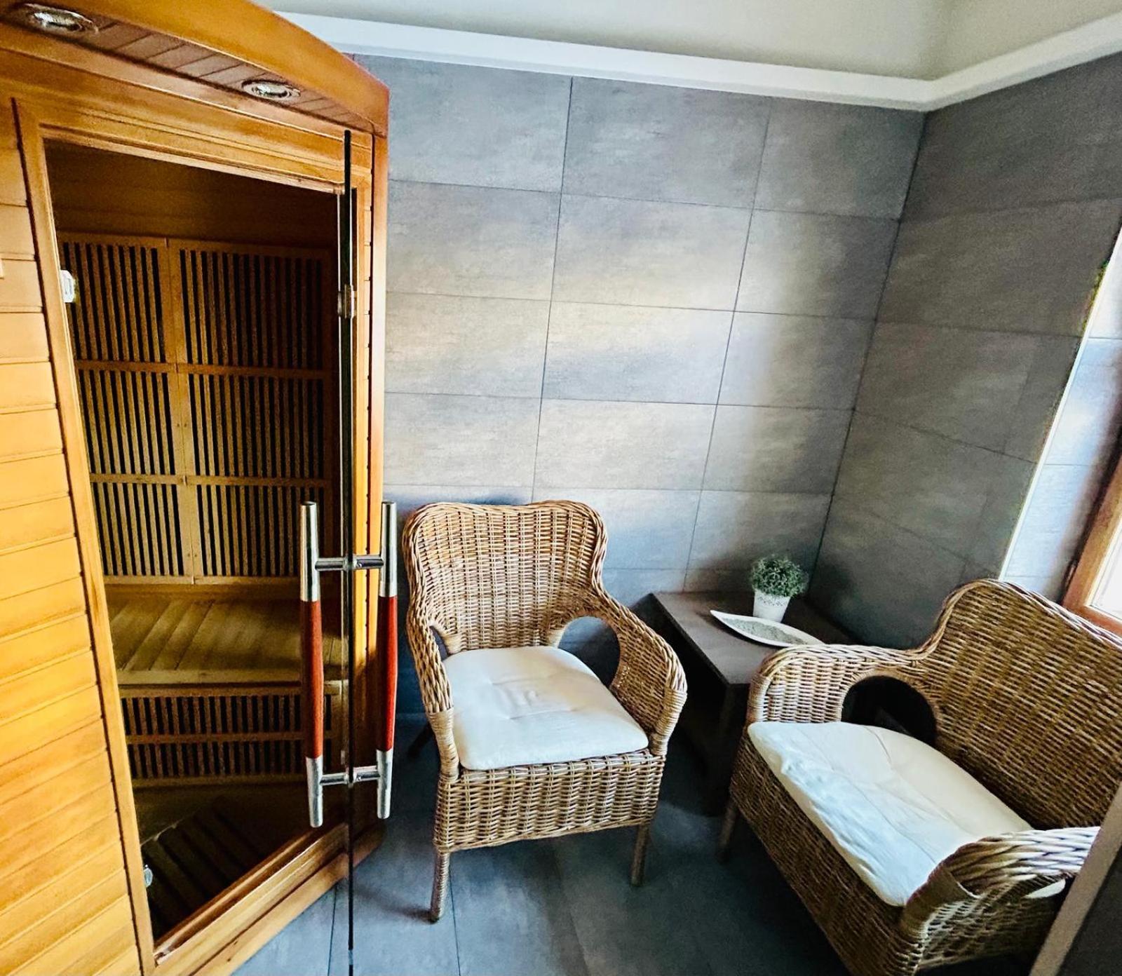 Hotel Dvůr Stráň Karlovy Vary Esterno foto
